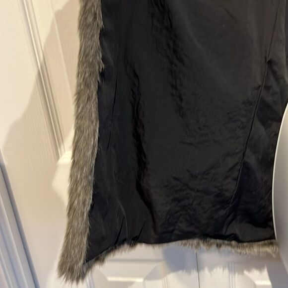 Aritzia‎ Talula Romilly Grey/Black Faux Fur Vest Size XS - Picture 9 of 12